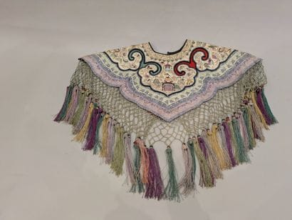 China, early 20th century. Yunjian collar...