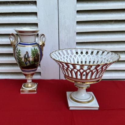 Ensemble : coupe repercée en porcelaine blanche...