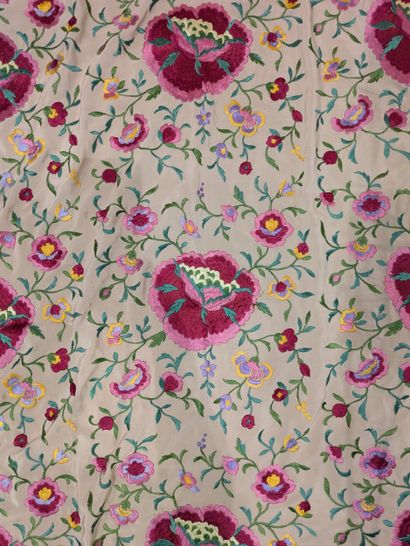 Set: - China, 20th century. Square-shaped...