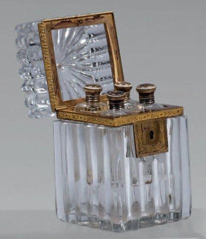 BACCARAT
Coffret à section carrée en cristal...