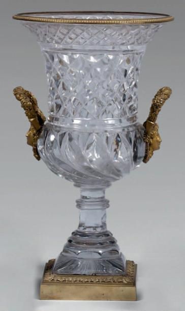 BERCY
Vase Médicis en cristal taillé de diamants...
