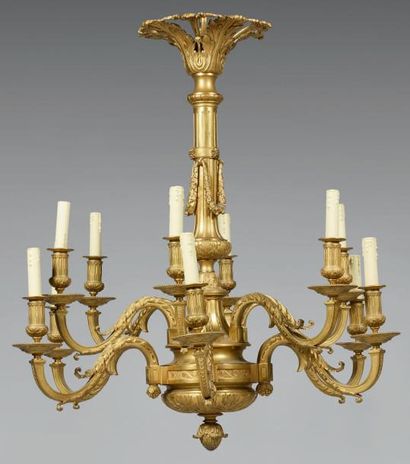 Lustre en bronze redoré à deux rangées de...