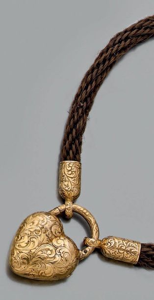 Bracelet en cheveux tressés, le fermoir breloque...