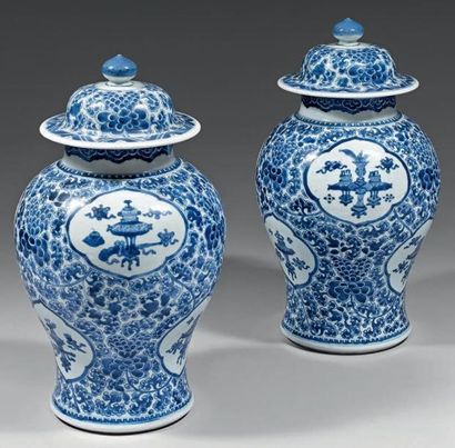 CHINE - EPOQUE KANGXI (1662 - 1722)
Paire...