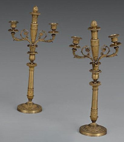 Paire de bouts de table en bronze doré, le...