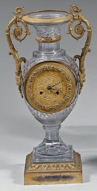 Importante pendule en cristal taillé du Creusot...
