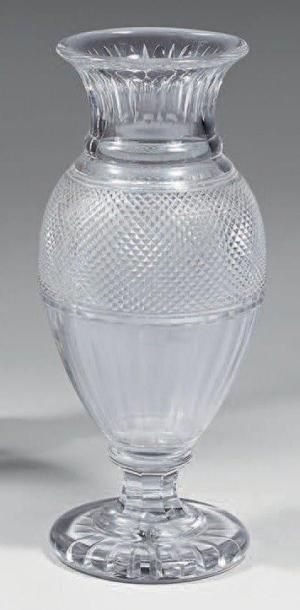 BACCARAT
Grand vase balustre en cristal taillé...