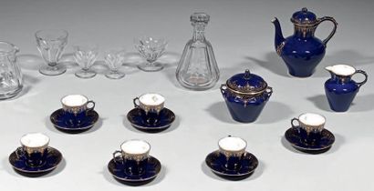 SÈVRES 1873
Service à café en porcelaine...