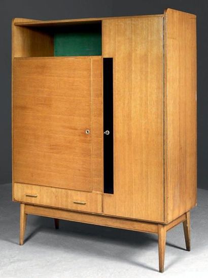 MAURICE PRÉ (1907-1988)
Armoire en bois de...