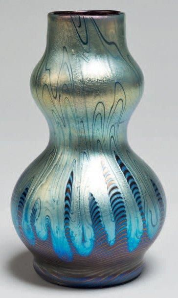 Johann LOETZ
Vase à double renflement en...