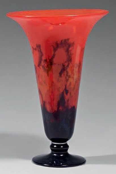 MULLER
Frères Vase cornet sur piédouche Épreuve...