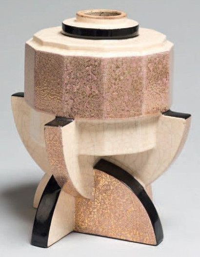 Travail des années 20/30
Vase en céramique...