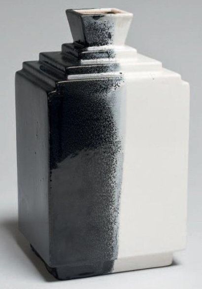Robert LALLEMANT (1902-1954)
Vase quadrangulaire...
