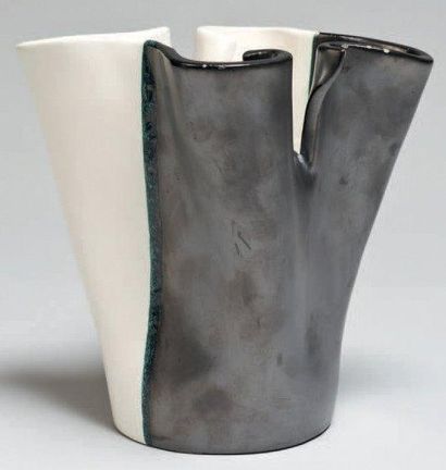 Roger CAPRON, attribué à et VALLAURIS
Vase...