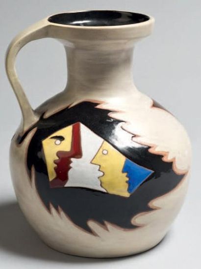 Jean LURÇAT (1892-1966)
Pichet en céramique...