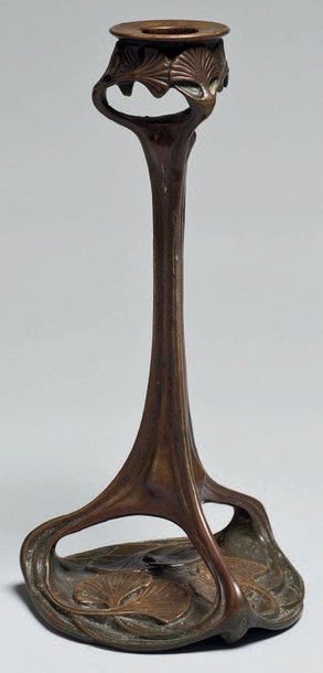 Paul Follot (1877-1941)
Bougeoir en bronze...