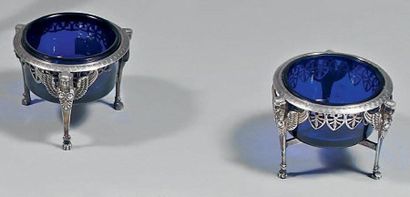 Paire de salières rondes en argent, la bordure...