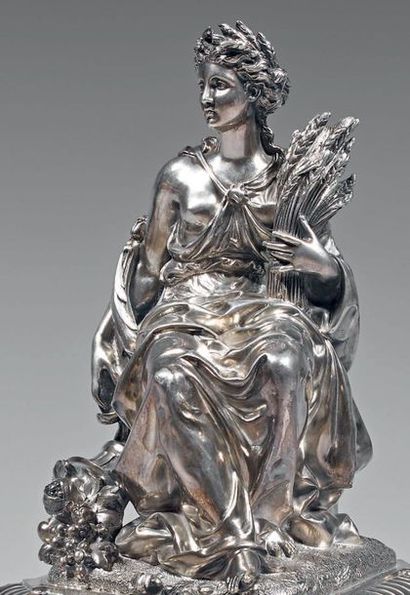 Figure de centre de table en argent, représentant...