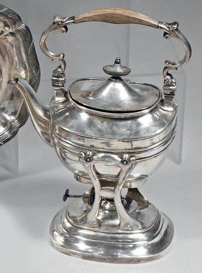 Bouilloire ovale, son réchaud et sa lampe...
