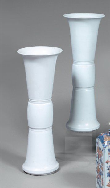 Paire de vases de forme 