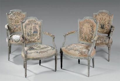 Suite de quatre fauteuils à dossier cintré...