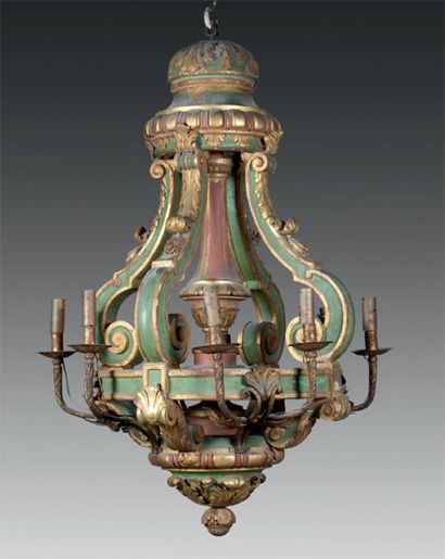 Lustre en bois polychrome partiellement doré...