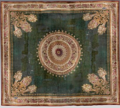 Tapis d'Aubusson au point de Savonnerie à...