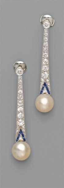 Paire de pendants d'oreilles en platine et...