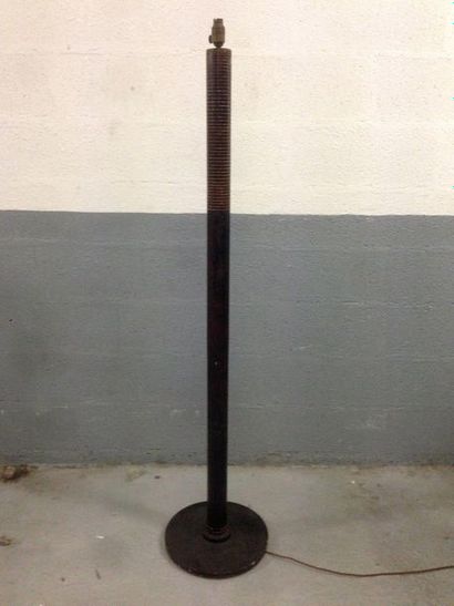 JACQUES ADNET (1900-1984)
Lampadaire en bois...