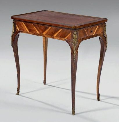 Petite table à écrire marquetée de bois fruitier...