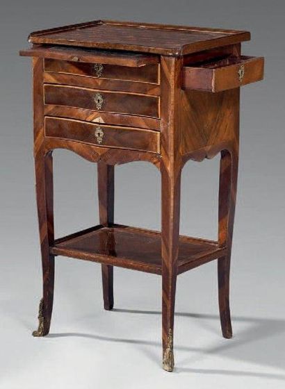 Table chiffonnière en placage de palissandre,...