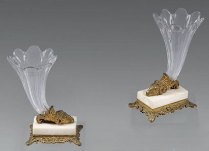 Paire de vases rythons en cristal, bronze...