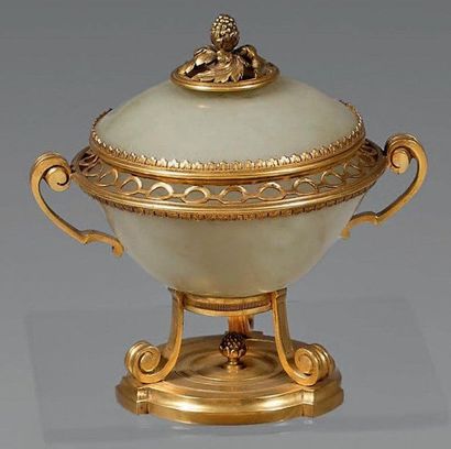 Cassolette en serpentine et bronze doré,...