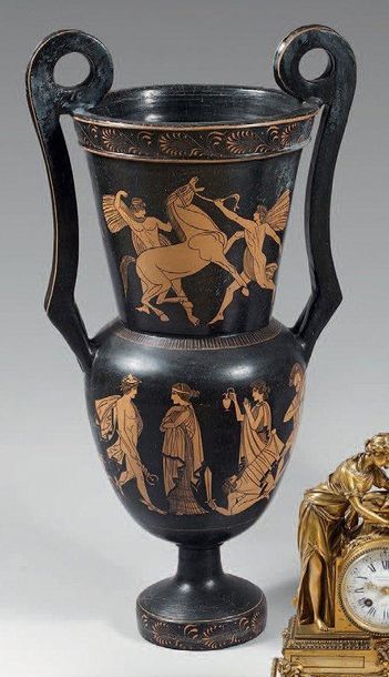 Grand vase à deux anses en terre cuite à...