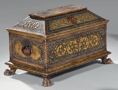 Coffre rectangulaire en bois peint et doré...