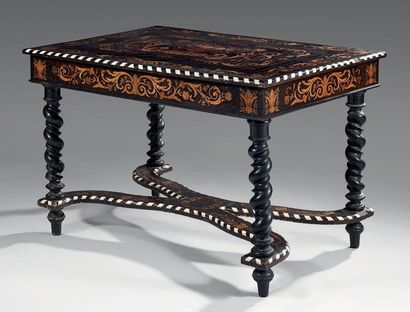 Table rectangulaire en placage d'ébène finement...