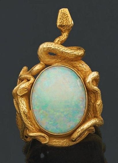 Bague en or jaune stylisée d'un noeud de...