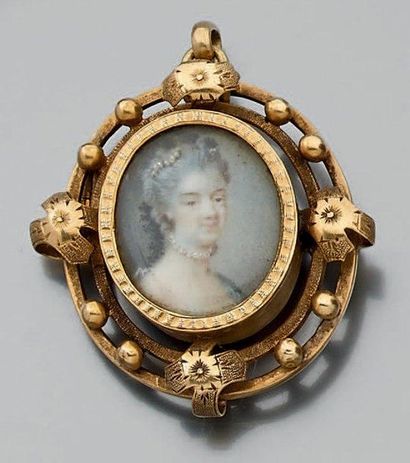 Broche pendentif en or jaune ornée d'une...