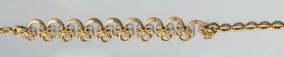 Collier en or jaune à maille ovale, arceaux...