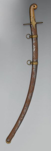 Sabre d'officier à l'orientale. Poignée à...
