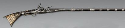 Fusil algérien dit Moukalah. Canon rond à...