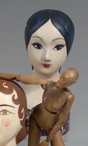 Marotte demi-figure en papier mâché peint...