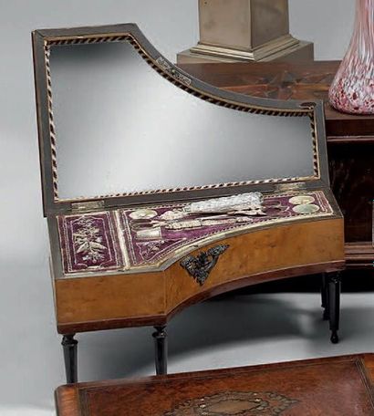 Boîte à musique formant nécessaire à couture...