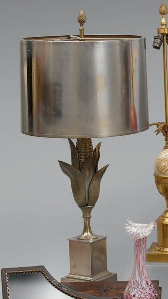 MAISON CHARLES
Lampe de table à trois lumières,...