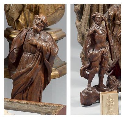 Paire de sculptures en bois fruitier en haut-relief,...