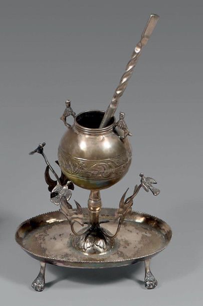 Calebasse à maté et une bombilla en argent...