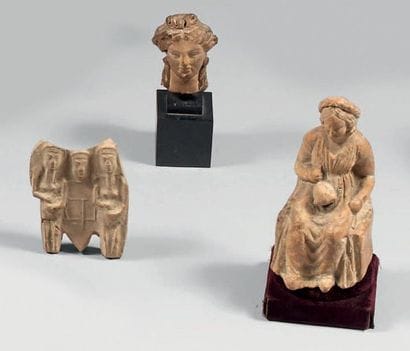 Ensemble composé de: une statuette genre...
