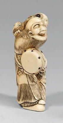 Netsuke en ivoire à patine jaune, personnage...
