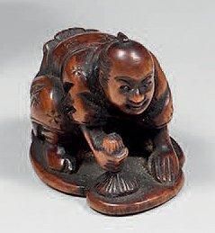 Netsuke en buis à patine brune, personnage...