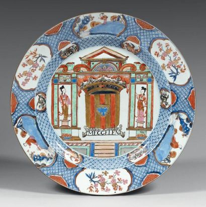 Plat en porcelaine décorée en bleu sous couverte...